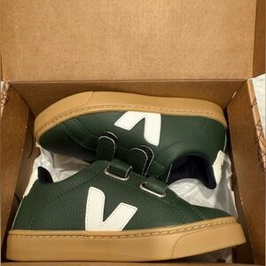 Veja Kids Forest Green Sneakers with White Logo Brand New, never worn